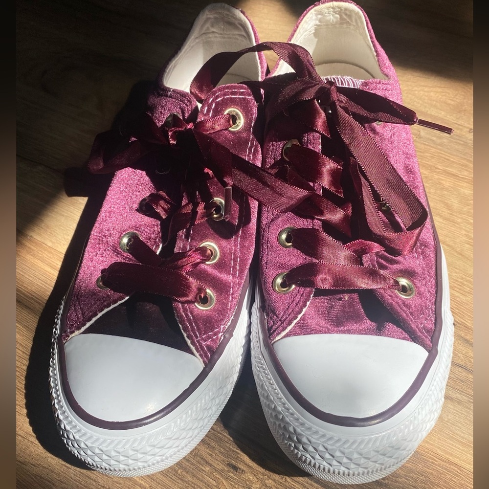 VELVET CONVERSE